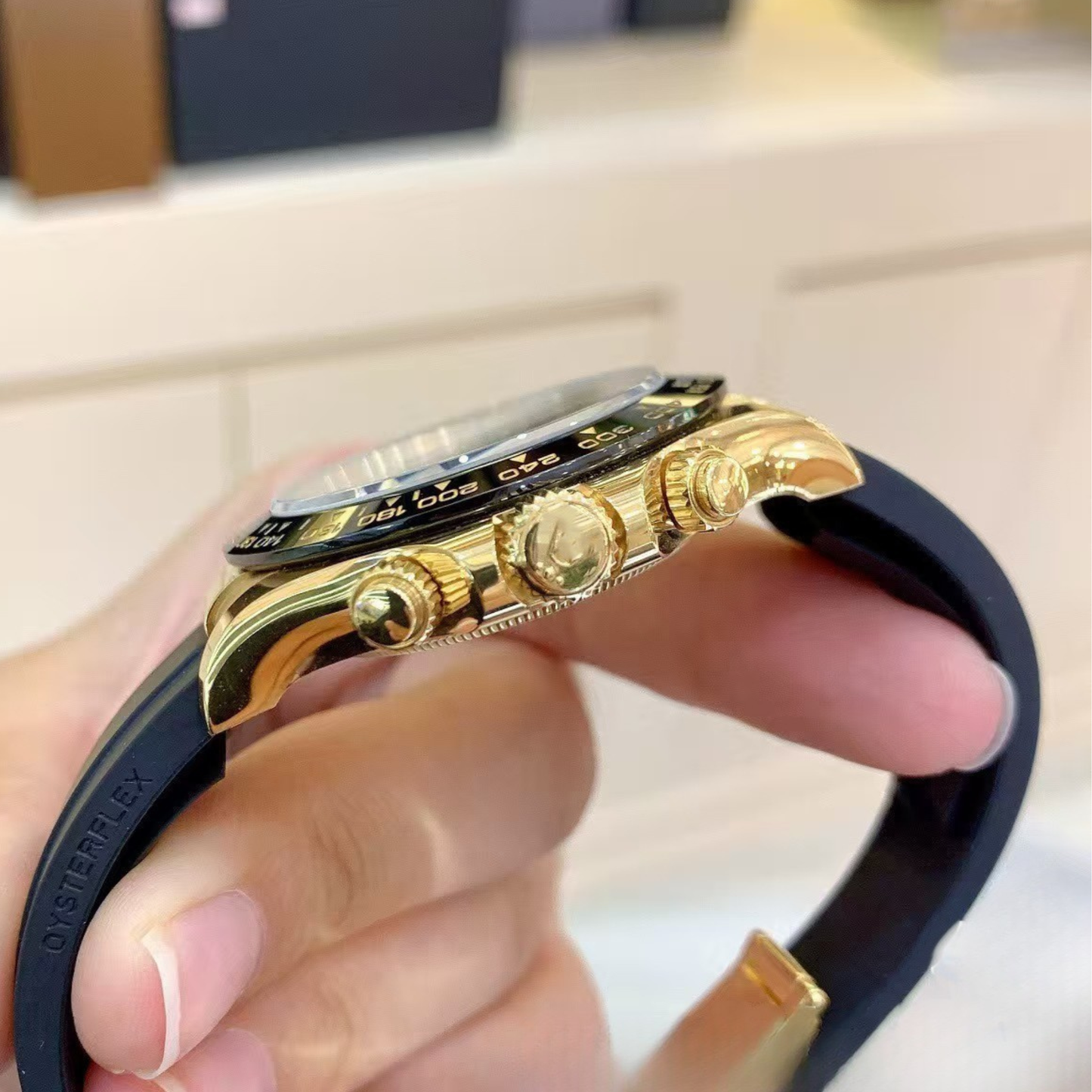SEITONA | GOLD - BLACK