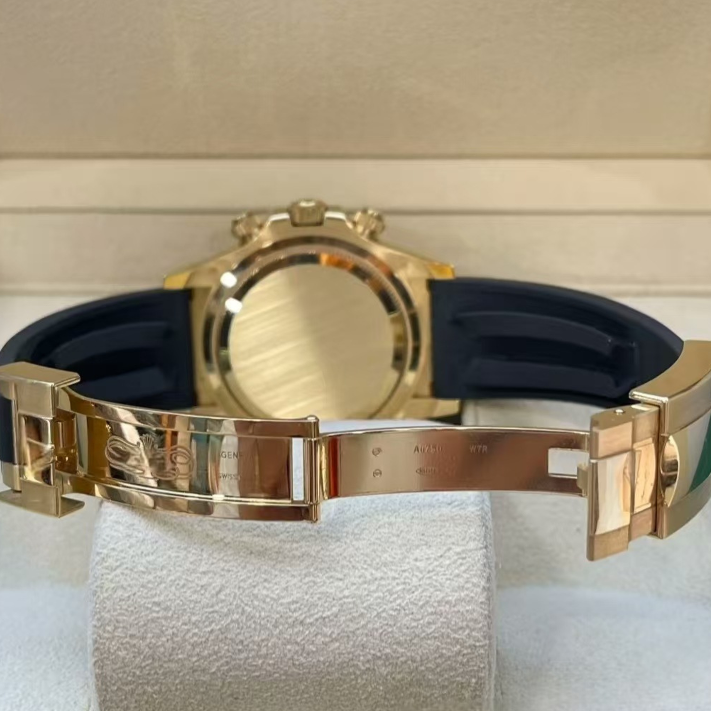 SEITONA | GOLD - BLACK